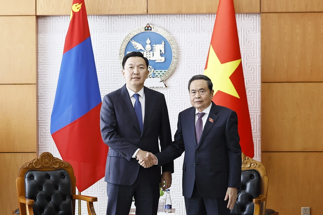 Chủ tịch Quốc hội Trần Thanh Mẫn hội kiến Thủ tướng Mông Cổ - Ảnh 1.