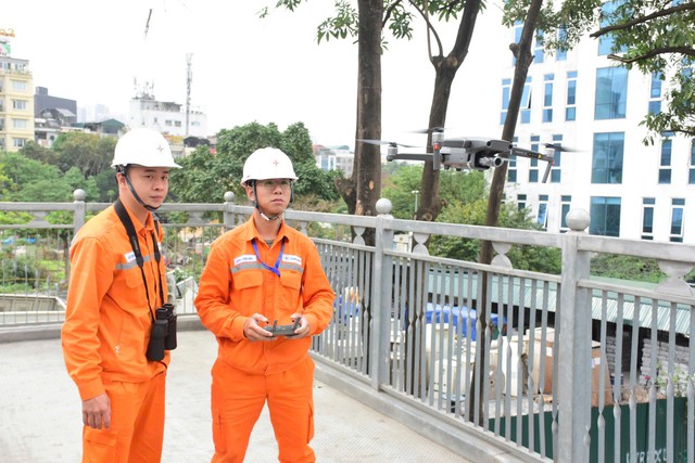 Chuyển đổi số tại EVNHANOI mang lại sự thuận tiện cho kh&aacute;ch h&agrave;ng- Ảnh 3.