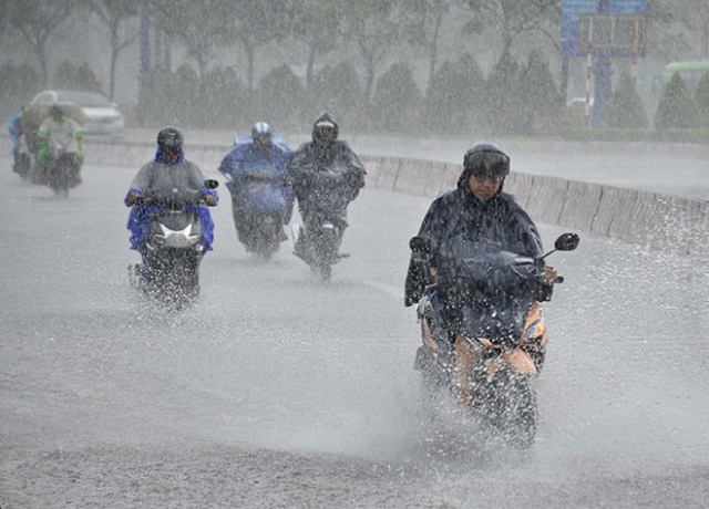 Áp thấp vào đất liền, có nơi mưa to "trắng trời" hơn 500mm- Ảnh 2.