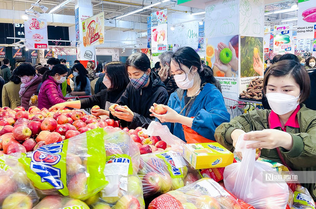 Phó Thủ tướng: Bình ổn thị trường, xử lý nghiêm tình trạng tăng giá bất hợp lý- Ảnh 2.