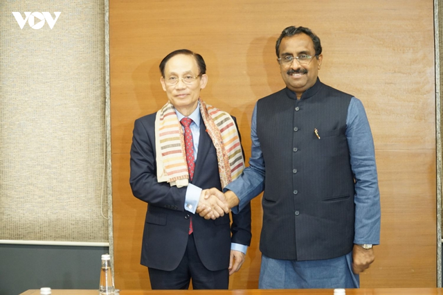 Bộ trưởng Lê Hoài Trung gặp Phó Chủ tịch Đảng Nhân dân Ấn Độ BJP- Ảnh 1.
