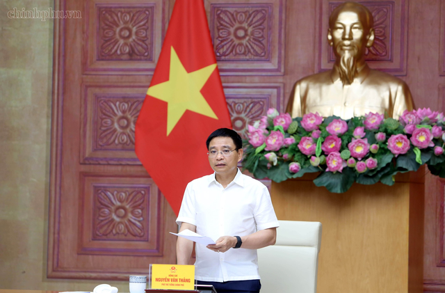 Phó Thủ tướng: Bình ổn thị trường, xử lý nghiêm tình trạng tăng giá bất hợp lý- Ảnh 1.