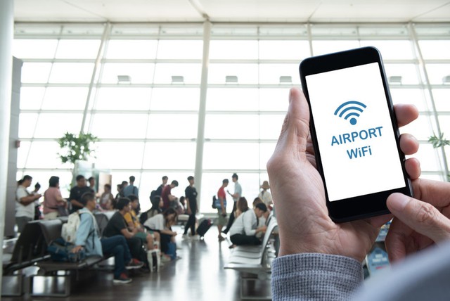 Cảnh giác với nguy cơ đánh cắp dữ liệu khi sử dụng Wi-Fi miễn phí tại sân bay - Ảnh 1.