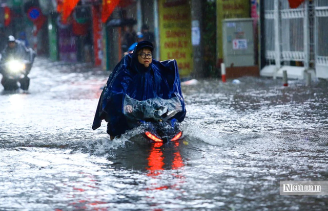 Hà Nội yêu cầu các xã, phường chủ động phương án hỗ trợ người dân ứng phó thiên tai - Ảnh 1.
