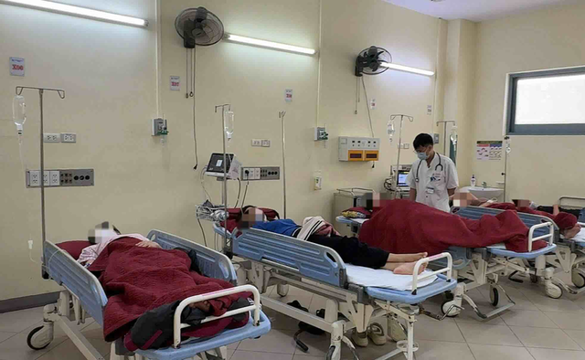 Vụ nghi ngộ độc tập thể tại Công ty Scavi Huế: 201 người nhập viện, 32 người đã xuất viện - Ảnh 1.