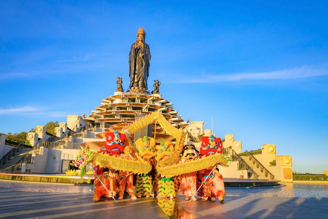 Trung thu Tây Ninh sốt rần rần với Lễ hội nông sản và chợ Lá núi Bà Đen - Ảnh 1.