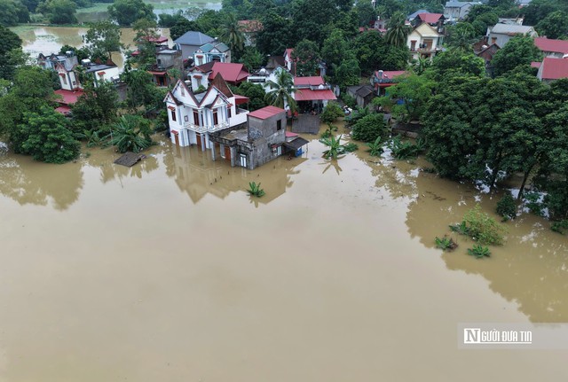Nước s&ocirc;ng Bưởi d&acirc;ng cao, h&agrave;ng trăm hộ d&acirc;n Thanh H&oacute;a ch&igrave;m trong biển nước- Ảnh 3.