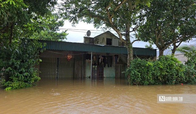 Nước s&ocirc;ng Bưởi d&acirc;ng cao, h&agrave;ng trăm hộ d&acirc;n Thanh H&oacute;a ch&igrave;m trong biển nước- Ảnh 8.
