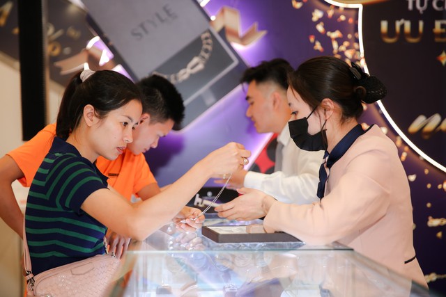 PNJ rút ngắn thời gian thanh toán khi mua lại vàng, kim cương - Ảnh 1.