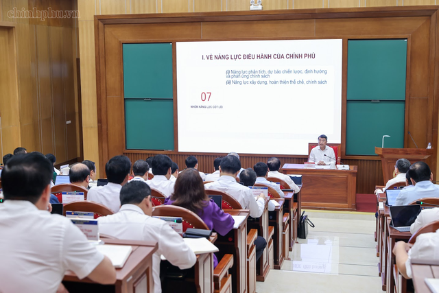 Thủ tướng L&ecirc; Minh Hưng trao đổi với c&aacute;c Ủy vi&ecirc;n Trung ương Đảng về tăng trưởng 2 con số - Ảnh 2.