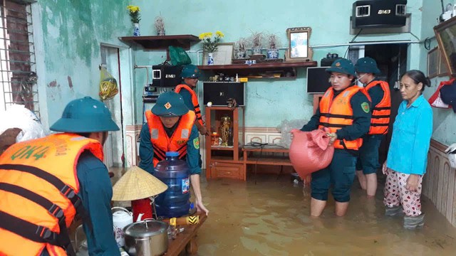 Thanh Hóa: Nỗ lực đảm bảo an toàn cho hàng nghìn hộ dân vùng ngập lụt- Ảnh 5.
