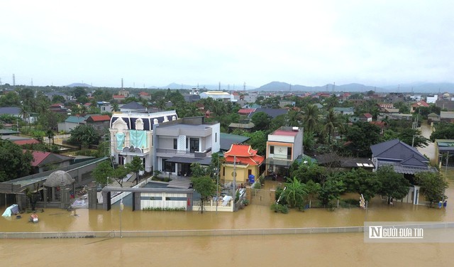 Mưa lũ chưa từng có khiến 8.419 hộ ở Thanh Hóa ngập lụt, nhiều tuyến đường bị chia cắt- Ảnh 2.