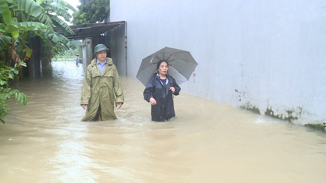 Nhiều khu đô thị Thanh Hóa ngập sâu, dân bì bõm lội nước- Ảnh 5.