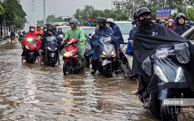 Hà Nội yêu cầu các trường chủ động ứng phó với diễn biến bất thường của thời tiết- Ảnh 1.