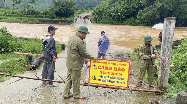 Nhiều tuyến giao thông trọng điểm ở Thanh Hóa vẫn ngập, sạt lở- Ảnh 8.