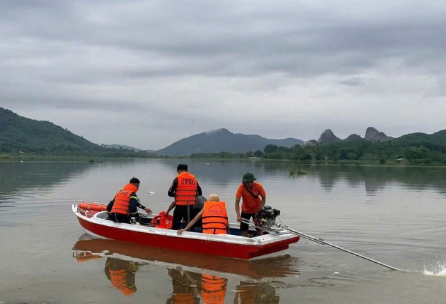 3 người tử vong do đuối nước trong lúc đánh cá giữa mưa lũ - Ảnh 1.