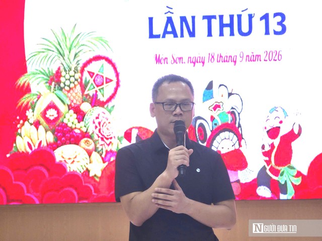 Những người l&agrave;m b&aacute;o xứ Nghệ mang trung thu đến sớm cho trẻ em v&ugrave;ng bi&ecirc;n- Ảnh 4.
