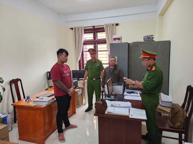 Phá đường dây mua bán 139 tài khoản ngân hàng, giao dịch hơn 2.000 tỷ đồng - Ảnh 1.