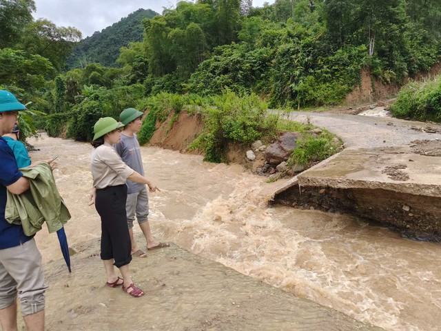 Nhiều tuyến giao thông trọng điểm ở Thanh Hóa vẫn ngập, sạt lở- Ảnh 9.