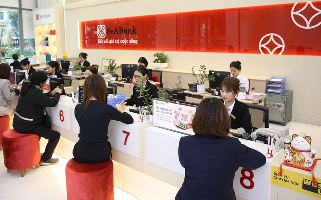 Cổ phiếu SSB vừa tăng trần 3 phiên, loạt lãnh đạo SeABank đăng ký bán cổ phiếu - Ảnh 1.