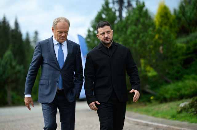 Tổng thống Ukraine khởi động mô hình mới, bắt tay với cả Ba Lan, Slovakia và Hungary - Ảnh 1.