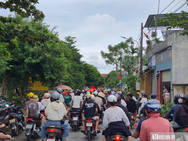 Kiến Giang "dậy sóng", hàng nghìn người reo hò xem đua thuyền trên quê hương Đại tướng - Ảnh 3.