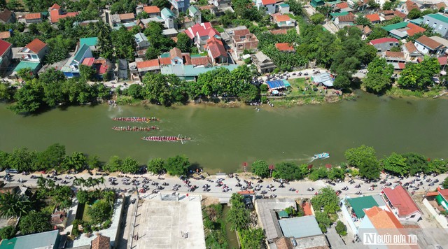 Kiến Giang "dậy sóng", hàng nghìn người reo hò xem đua thuyền trên quê hương Đại tướng - Ảnh 2.