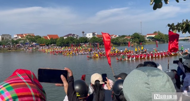 Kiến Giang "dậy sóng", hàng nghìn người reo hò xem đua thuyền trên quê hương Đại tướng - Ảnh 4.