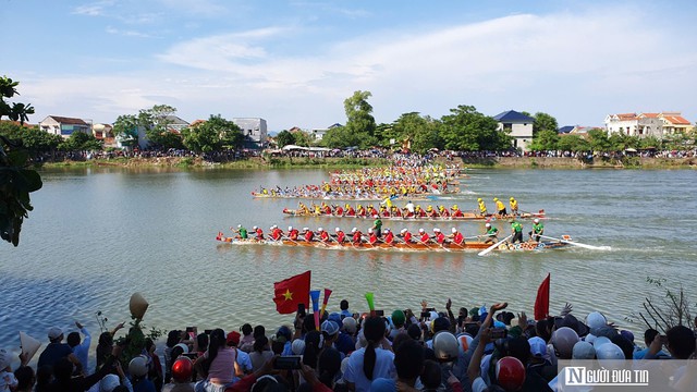 Kiến Giang "dậy sóng", hàng nghìn người reo hò xem đua thuyền trên quê hương Đại tướng - Ảnh 7.