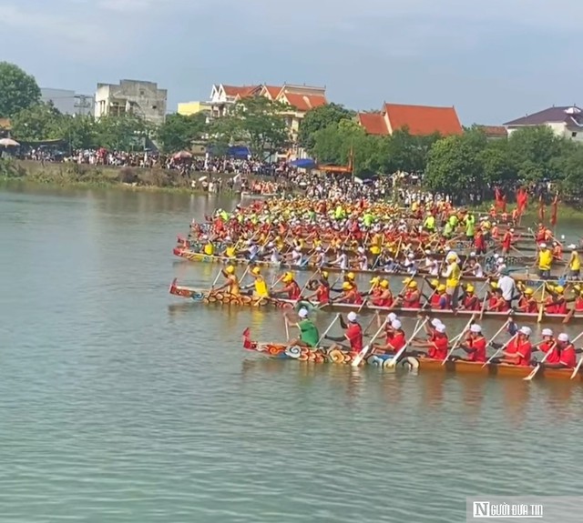 Kiến Giang "dậy sóng", hàng nghìn người reo hò xem đua thuyền trên quê hương Đại tướng - Ảnh 9.