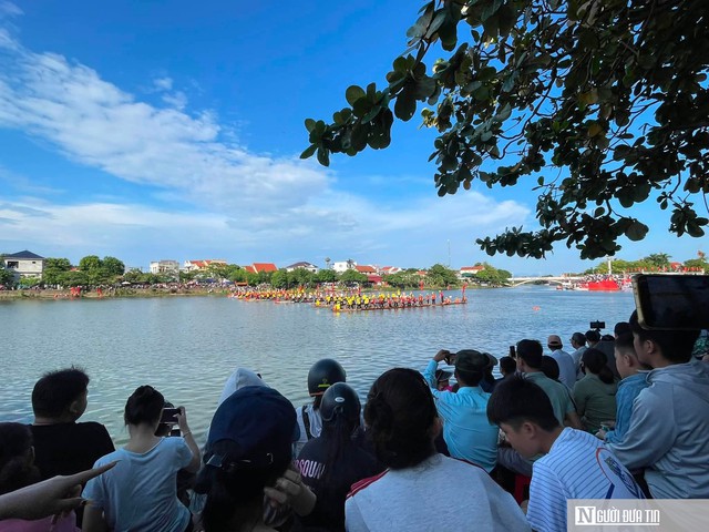 Kiến Giang "dậy sóng", hàng nghìn người reo hò xem đua thuyền trên quê hương Đại tướng - Ảnh 5.