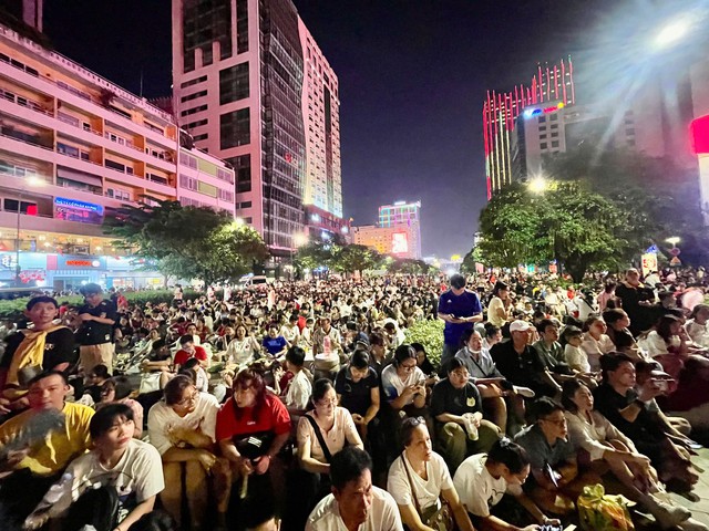 "Biển người" xem ph&aacute;o hoa mừng Quốc kh&aacute;nh 2/9- Ảnh 7.