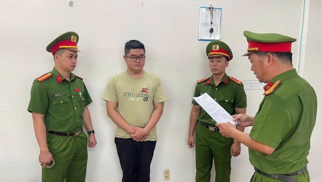 Bắt đối tượng chiếm đoạt gần 2 tỷ đồng bằng chiêu vay tiền để "đáo hạn ngân hàng"- Ảnh 1.