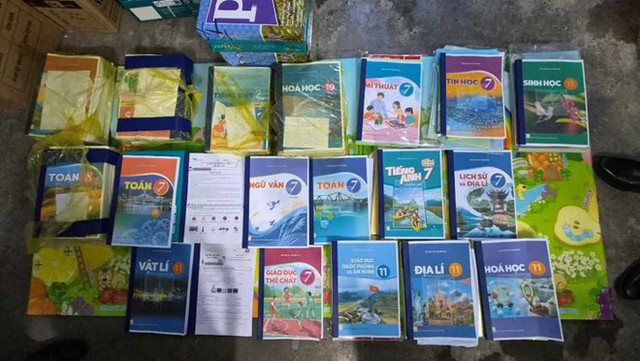 Công an kiểm tra phát hiện cơ sở photocopy ở Ninh Bình in, bán sách giáo khoa trái phép- Ảnh 1.