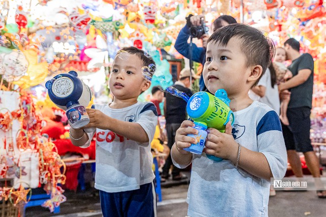 Chợ Trung thu nhộn nhịp, ký ức xưa giữa lòng phố cổ Hà Nội- Ảnh 8.