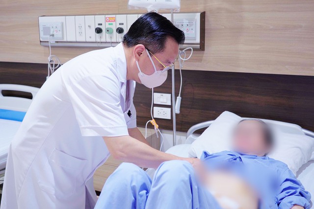 3 giờ “cân não” giành cơ hội sống cho cụ bà 78 tuổi mắc ung thư dạ dày- Ảnh 1.