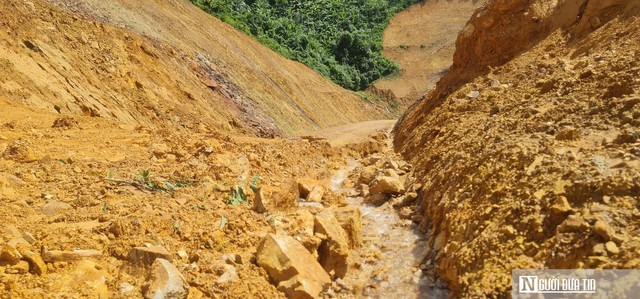 Vừa rút ngắn khoảng cách vùng biên, đường 100 tỷ mới bàn giao đã hư hỏng- Ảnh 4.