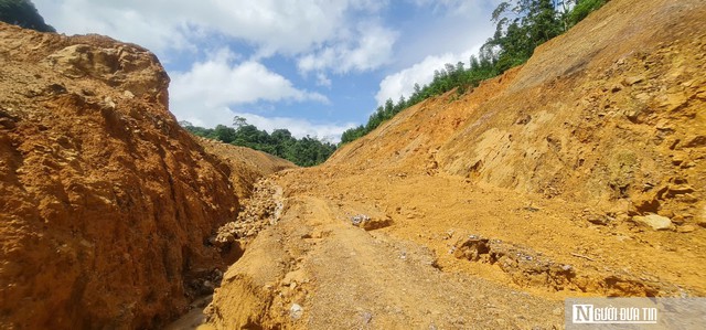 Vừa rút ngắn khoảng cách vùng biên, đường 100 tỷ mới bàn giao đã hư hỏng- Ảnh 6.