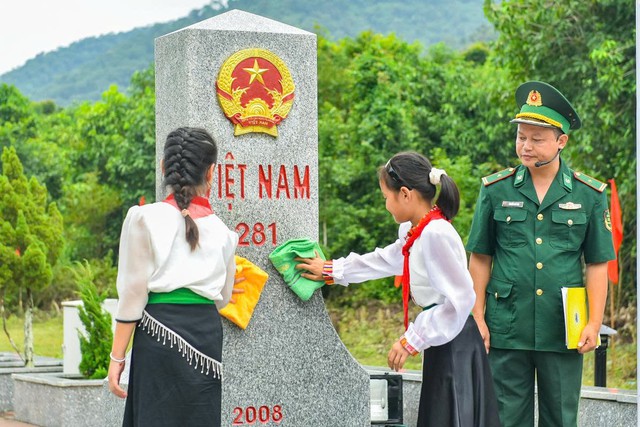 Từ lớp học biên cương đến đêm hội Trung thu ấm áp của trẻ em vùng biên Thanh Hóa - Ảnh 15.