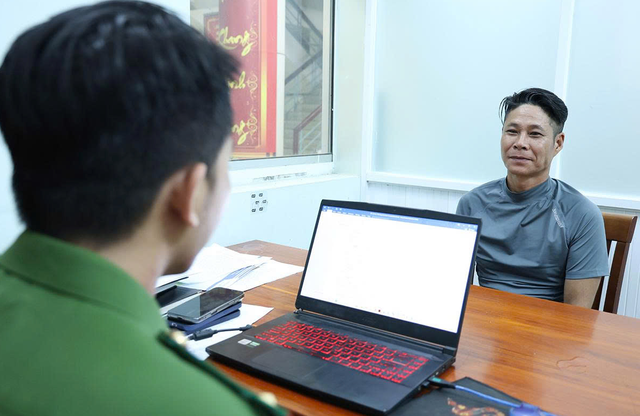 Tạm giữ đối tượng cho vay với lãi suất không tưởng và tàng trữ súng đạn- Ảnh 1.