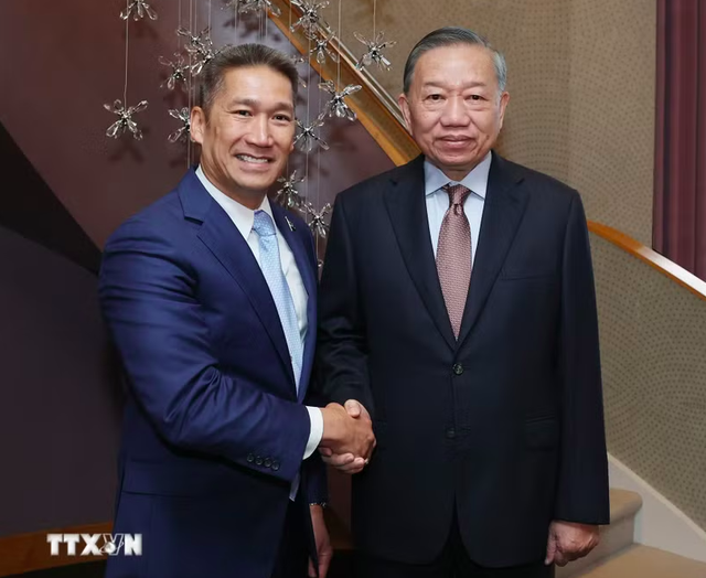 Tổng Bí thư, Chủ tịch nước Tô Lâm tiếp Quyền Bộ trưởng Hải quân Hoa Kỳ Hùng Cao - Ảnh 1.