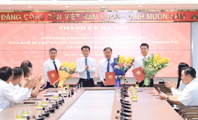 Hà Nội công bố các quyết định về công tác cán bộ- Ảnh 2.