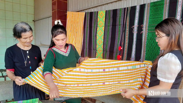 Đánh thức và phát huy di sản phi vật thể - Kỳ 2: Khi cộng đồng tự giữ nghề - Ảnh 2.