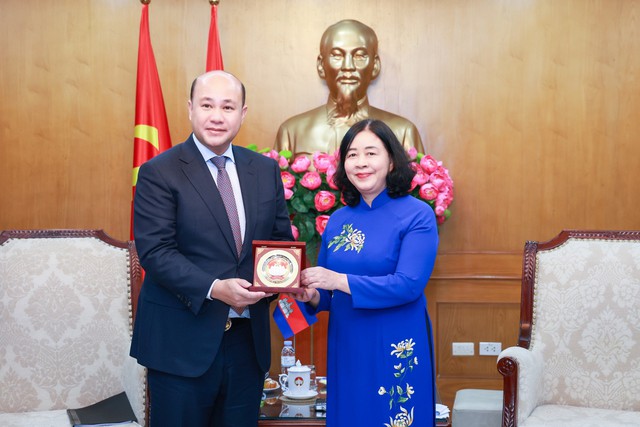 Chủ tịch Bùi Thị Minh Hoài tiếp Đoàn đại biểu cấp cao Hội Liên hiệp thanh niên Campuchia - Ảnh 2.