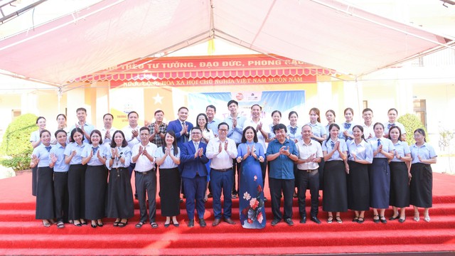 Đưa tiếng Anh đến gần hơn với học sinh vùng cao, biên giới, hải đảo- Ảnh 11.
