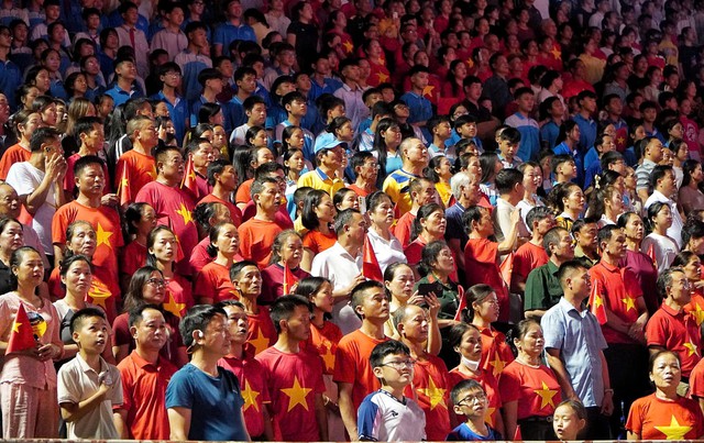 H&agrave;ng ngh&igrave;n người khuấy động kh&ocirc;ng kh&iacute; Đại hội Thể thao lớn nhất xứ Nghệ- Ảnh 5.