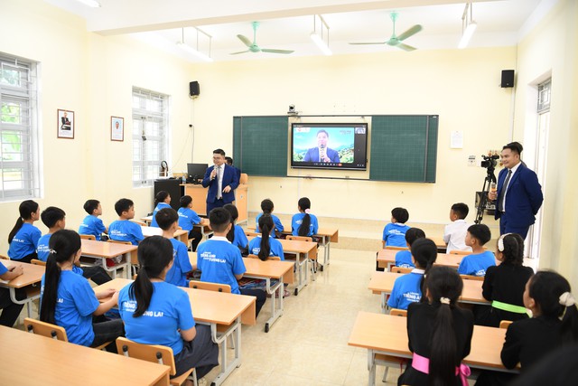 Đưa tiếng Anh đến gần hơn với học sinh vùng cao, biên giới, hải đảo- Ảnh 7.