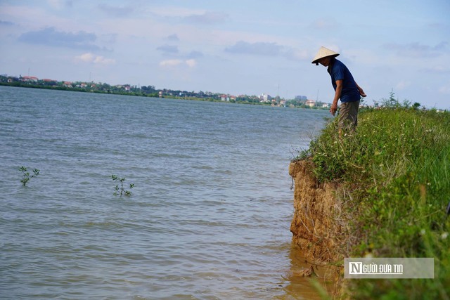 D&acirc;n bất an nh&igrave;n s&ocirc;ng &ldquo;nuốt&rdquo; đất, ch&iacute;nh quyền khẩn trương t&igrave;m phương &aacute;n- Ảnh 3.