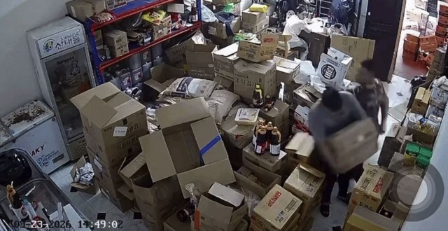 Tạm giữ đối tượng đánh người vì bị va quệt vào chân - Ảnh 1.