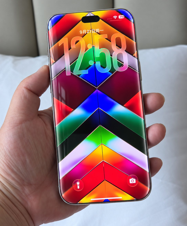 iPhone 20 Pro lộ diện với thiết kế khác lạ, thách thức đội ngũ kỹ sư - Ảnh 1.